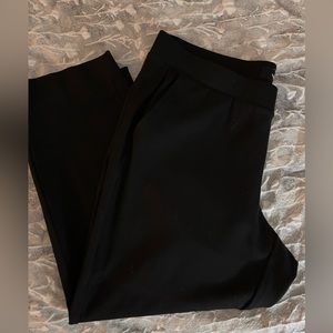 Torrid size 2 luxe pull on dress pants. Capri length.